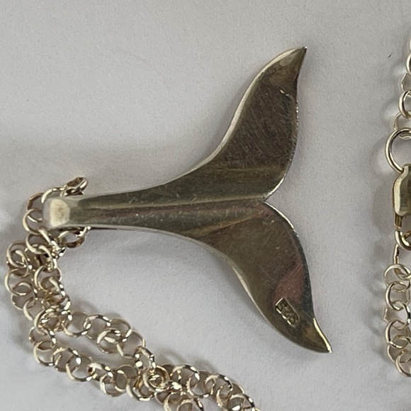 Sterling Silver Whale Tail Pendant Necklace With Lobster Clasp On Delicate Chain - Picture 4 of 9